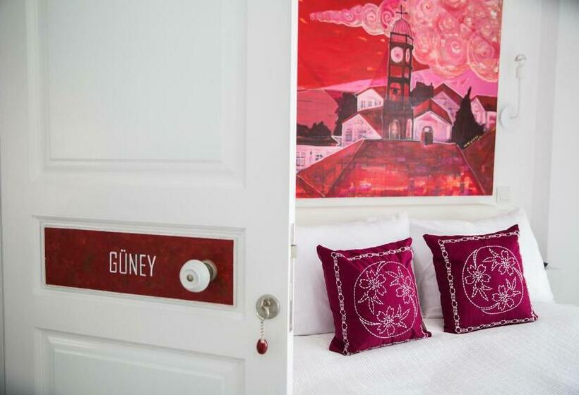 اتاق استاندارد با بالکن و چشمانداز دریا, Esinti