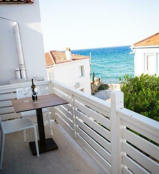 اتاق استاندارد با بالکن و چشمانداز دریا, Esinti