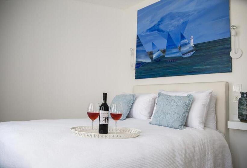 سوییت جونیور با چشمانداز دریا, Esinti