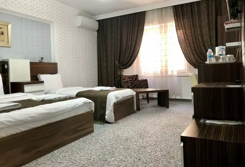 Cameră Familiară, Fuat