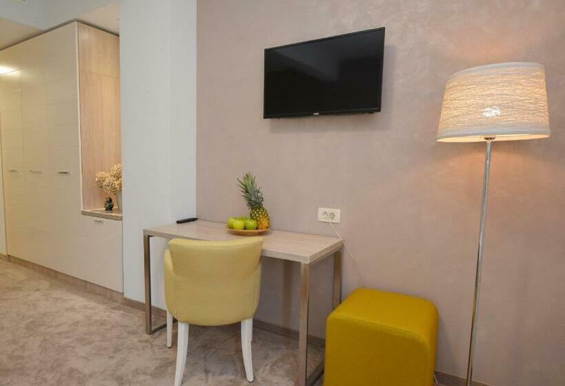 اتاق راحتی, Hermes Budva