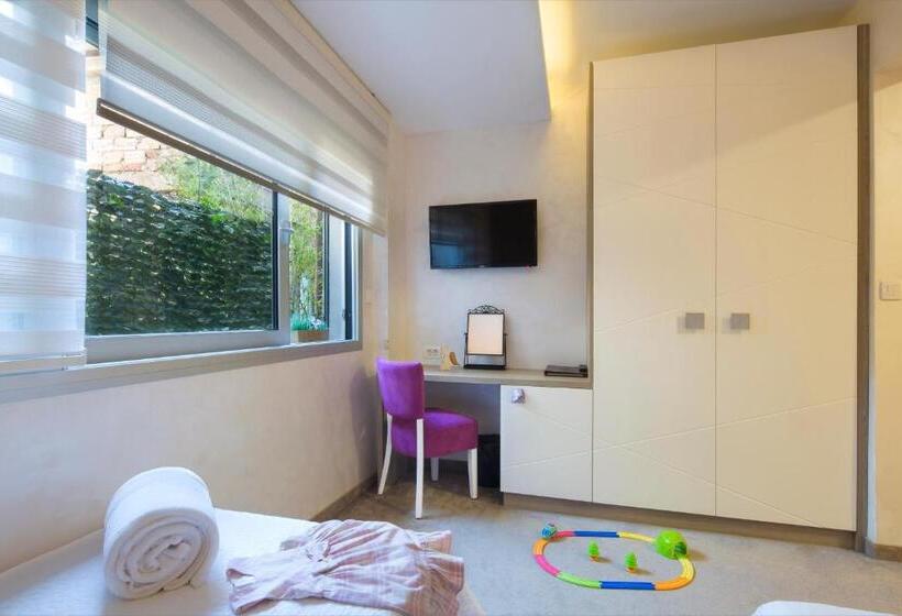 اتاق خانوادگی, Hermes Budva