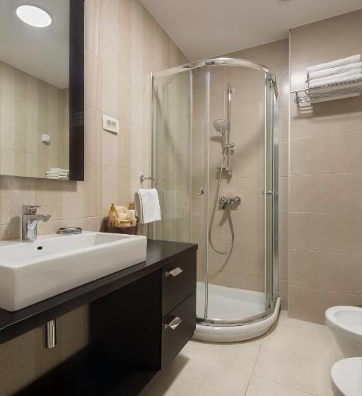 اتاق خانوادگی, Hermes Budva