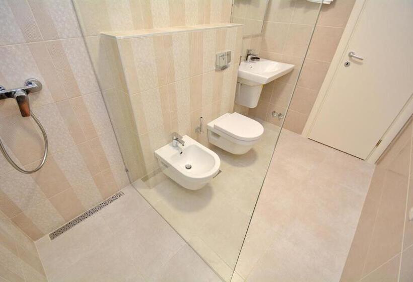 اتاق راحتی, Hermes Budva