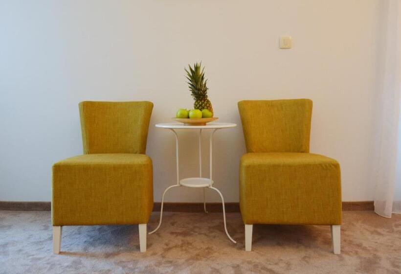 اتاق راحتی, Hermes Budva