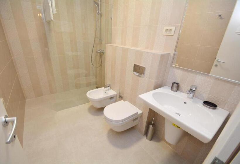 اتاق راحتی, Hermes Budva