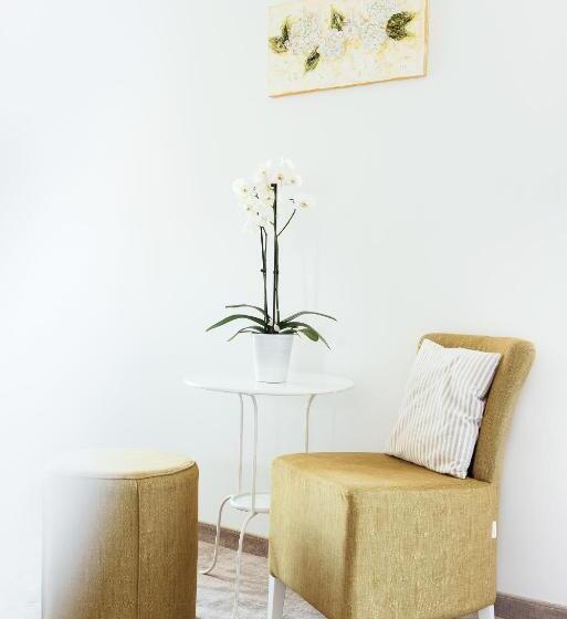 اتاق راحتی, Hermes Budva