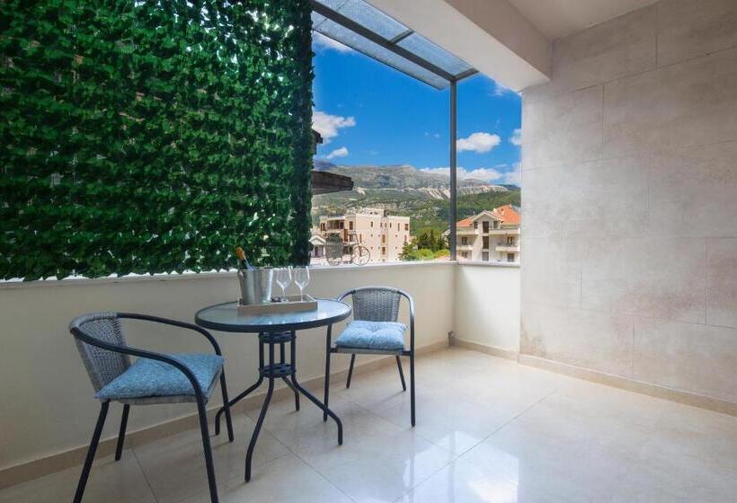 اتاق راحتی سه تخته, Hermes Budva