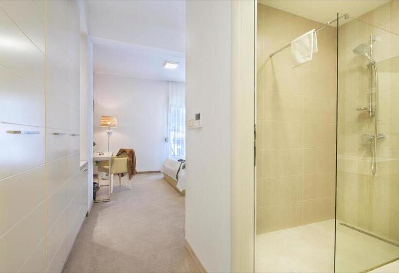 اتاق راحتی سه تخته, Hermes Budva