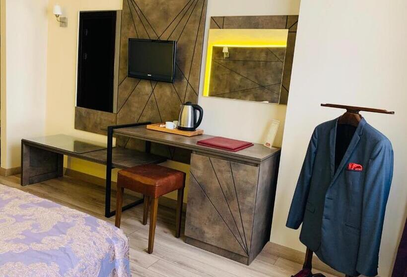 标准单人间, Hostapark