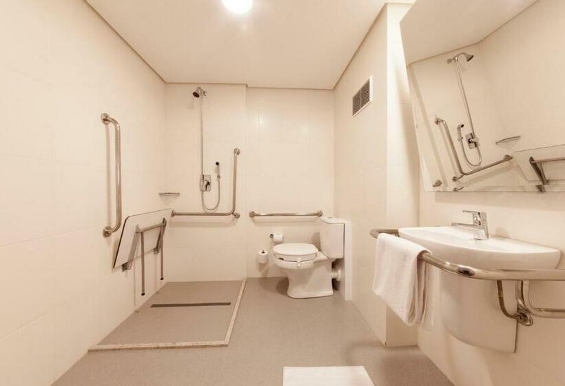 חדר סטנדרט מותאם לאדם עם מוגבלויות, Ibis Budget Manaus