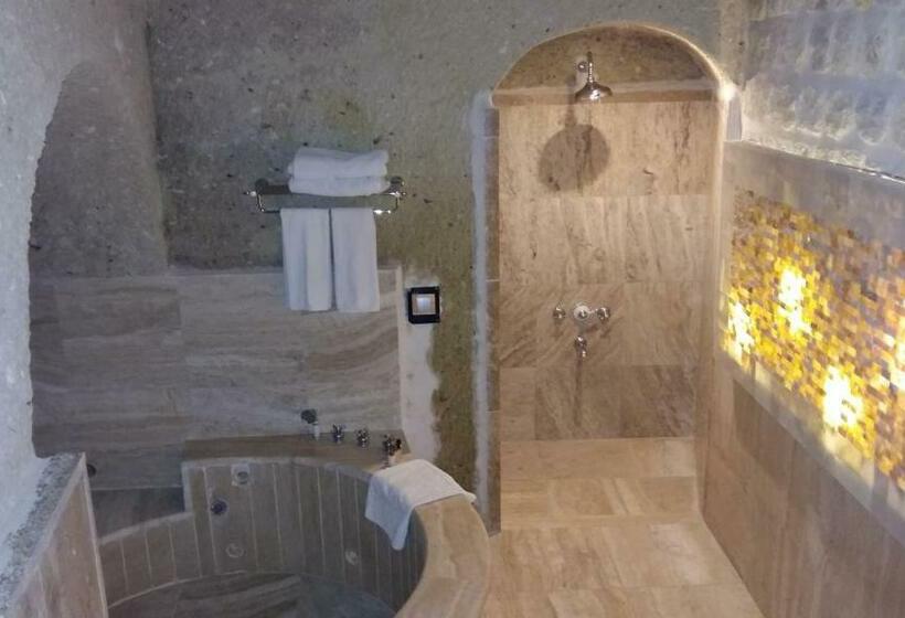 Полулюкс, Oread Cave Suites