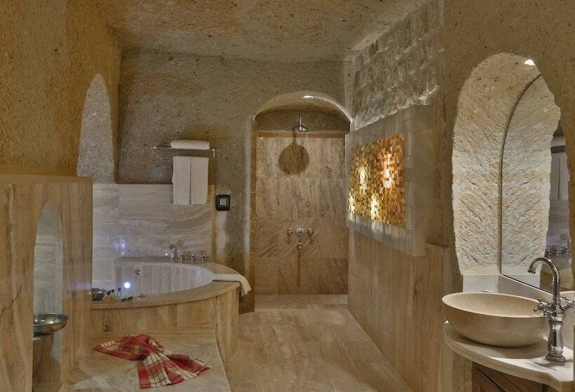 Полулюкс, Oread Cave Suites