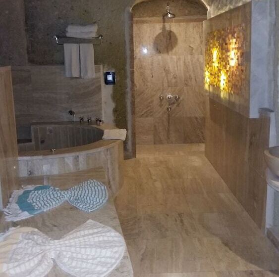 주니어 스위트, Oread Cave Suites