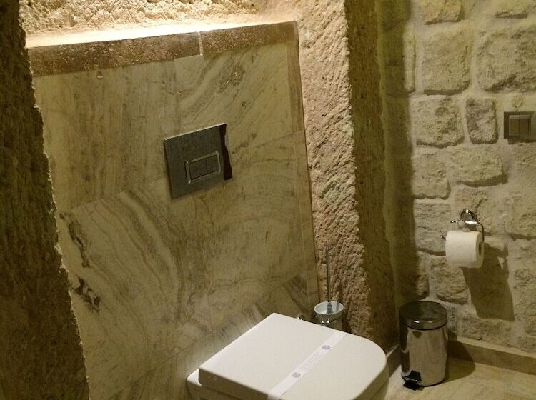 주니어 스위트, Oread Cave Suites