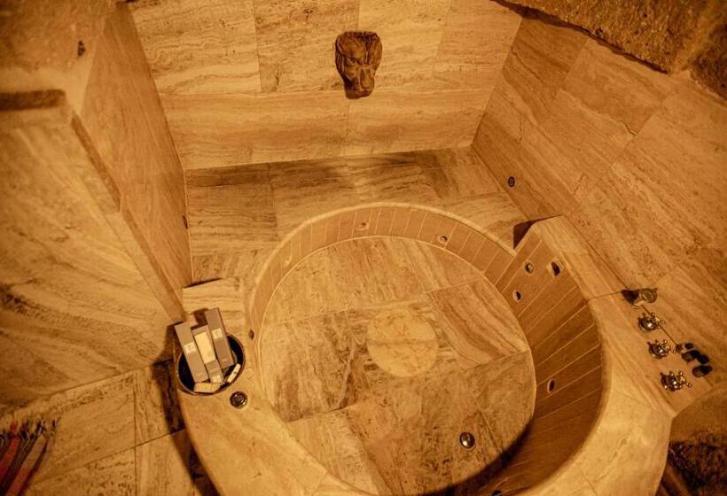 Полулюкс, Oread Cave Suites
