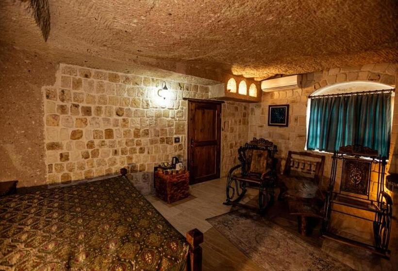 Полулюкс, Oread Cave Suites