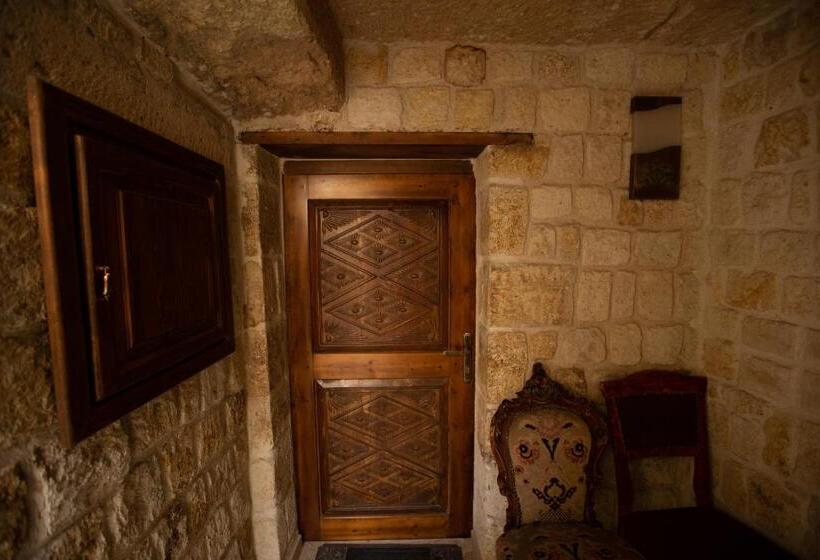 주니어 스위트, Oread Cave Suites