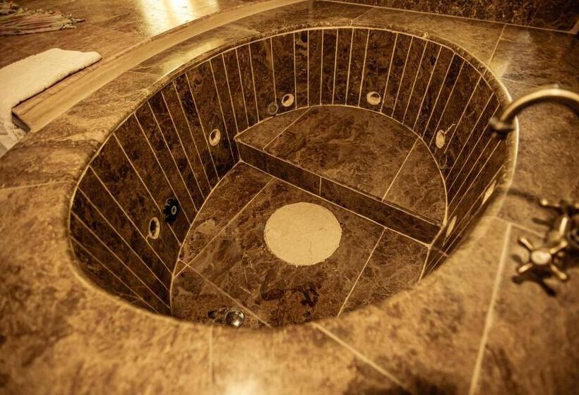 발코니가 있는 스위트, Oread Cave Suites