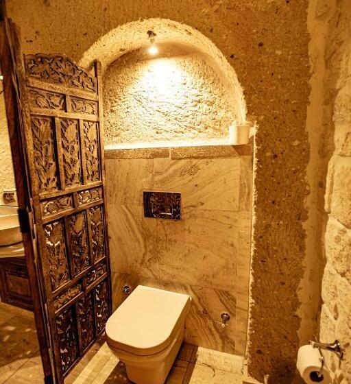 Полулюкс, Oread Cave Suites
