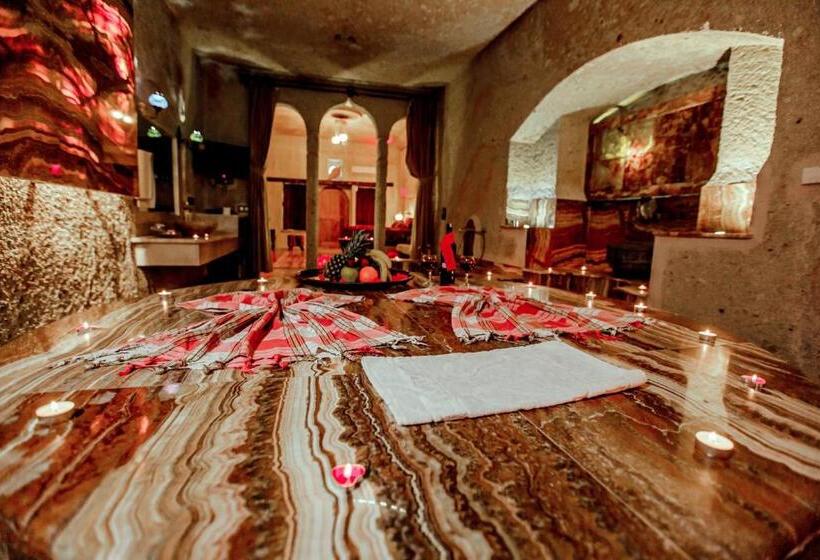 디럭스 스위트 킹 침대, Oread Cave Suites