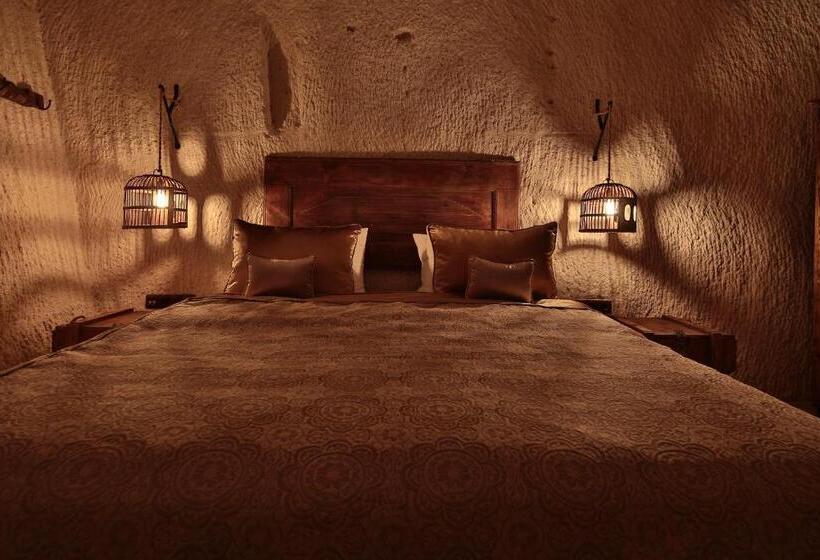 스위트, The Owl Cave