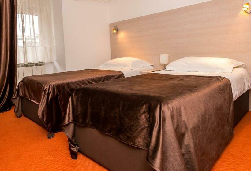 اتاق استاندارد, S