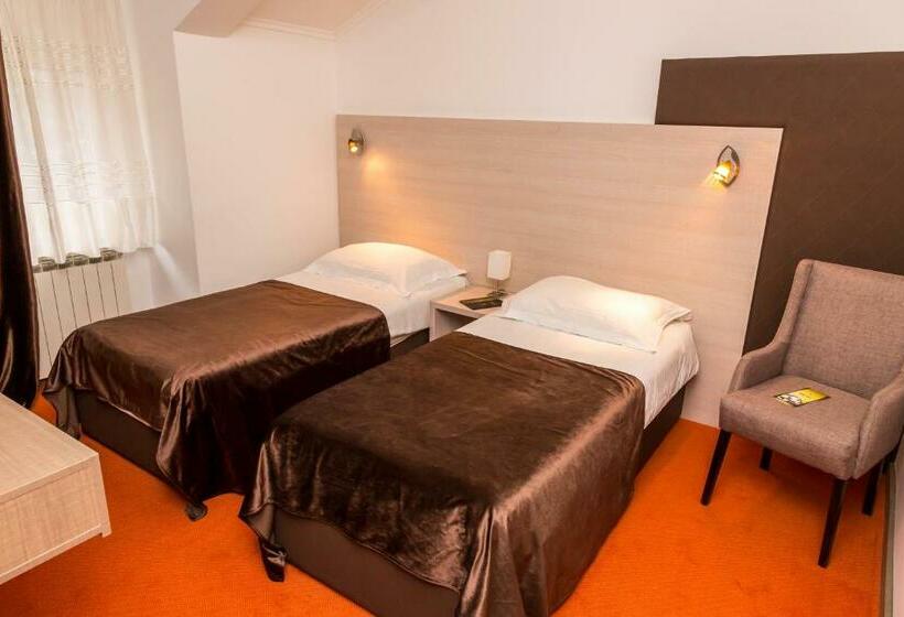 اتاق استاندارد, S