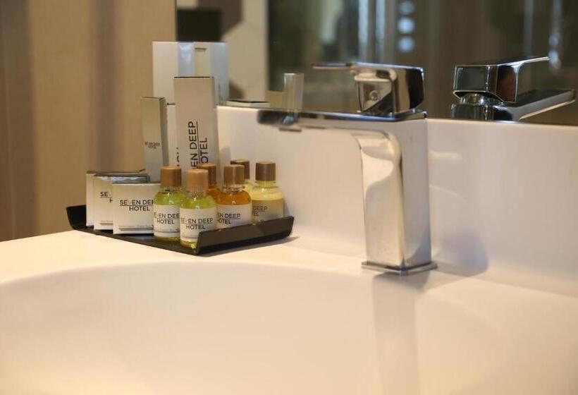 Suite Duplex, Seven Deep