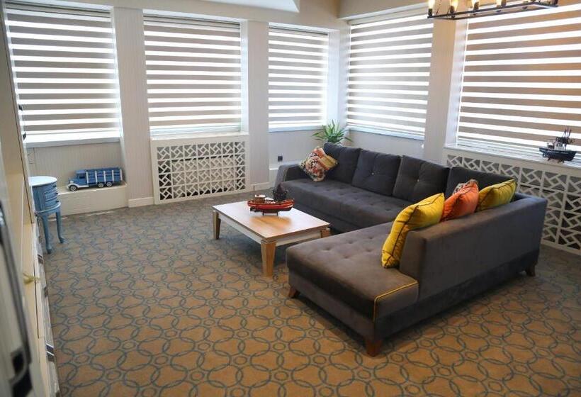 Suite Duplex, Seven Deep