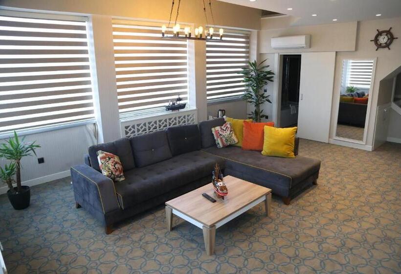 Suite Duplex, Seven Deep