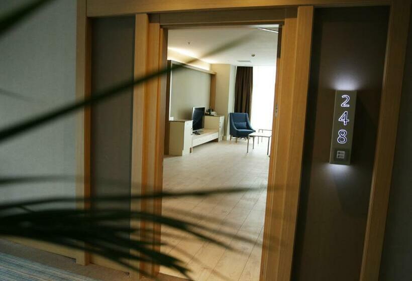 Suite Clássica, The Ankara