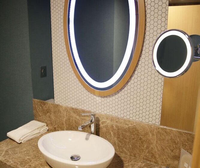 Quarto superior, The Ankara