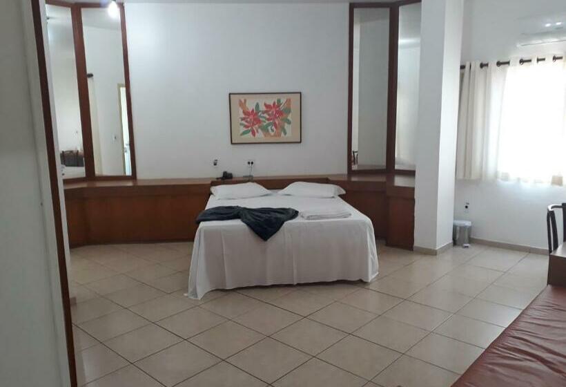 סוויטה אקזקיוטיב, Minas Palace