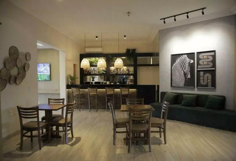 Deluxe Kolmen Hengen Huone, Savana Park