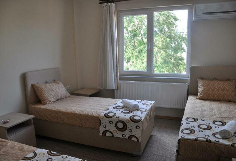 Camera Singola Classica, Taç Home