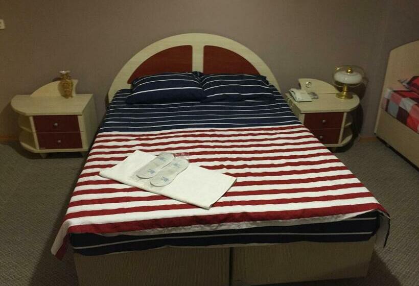 Camera Economy, Taç Home