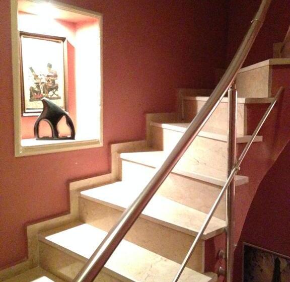 Camera Singola Classica, Taç Home