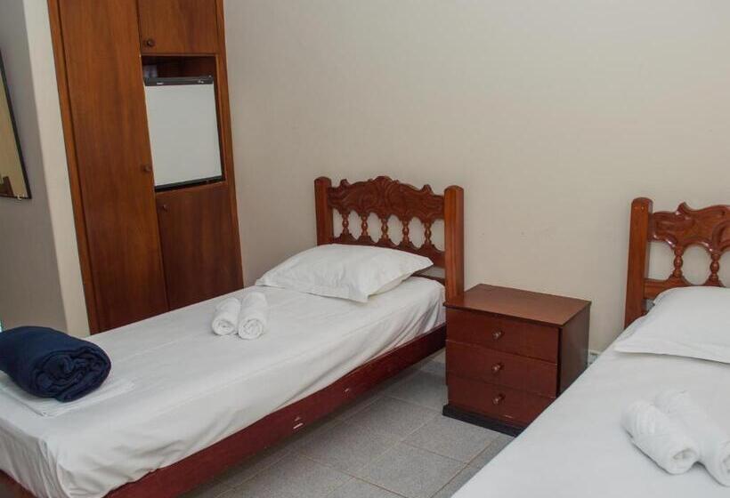 ファミリールーム, Villa Do éden