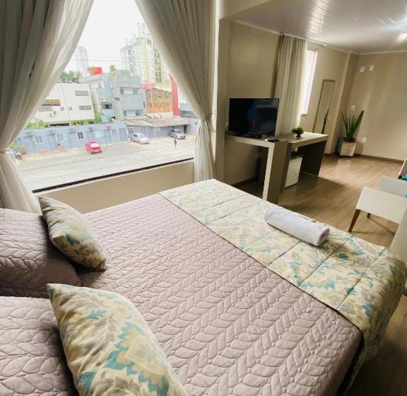 デラックスルーム, Zata E Flats