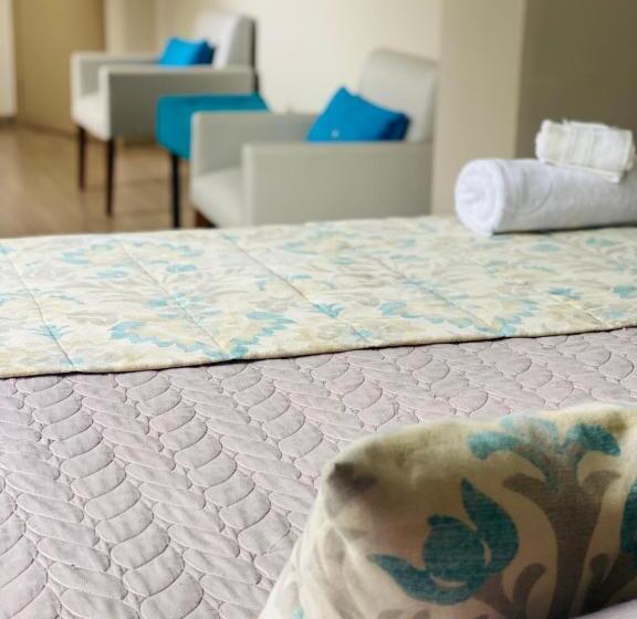 デラックスルーム, Zata E Flats