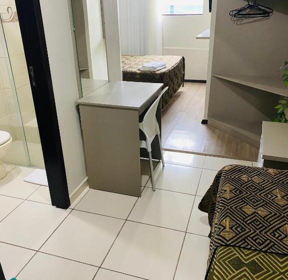 デラックスルーム, Zata E Flats