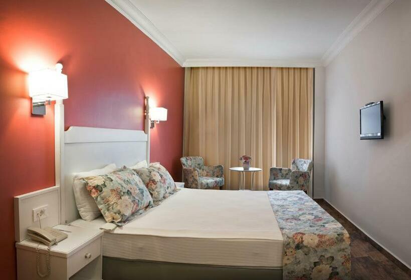 غرفة قياسية مطلّة علي حمام السباحة, Olbios Marina Resort