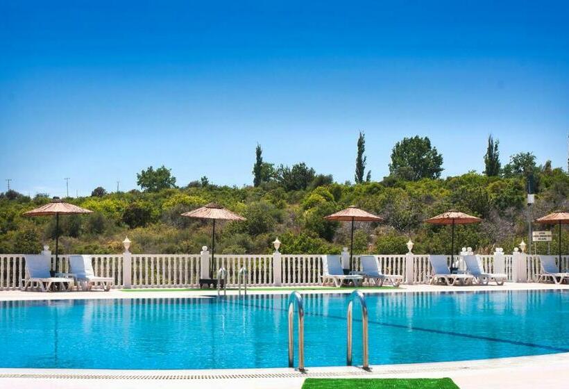 Номер Стандарт Вид на Бассейн, Olbios Marina Resort