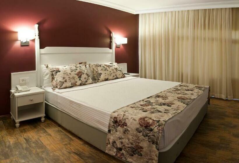 غرفة قياسية مطلّة علي حمام السباحة, Olbios Marina Resort