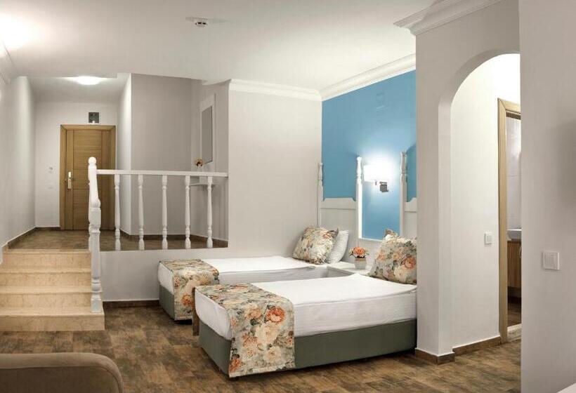 جناح جونيور مطلّ علي البحر, Olbios Marina Resort