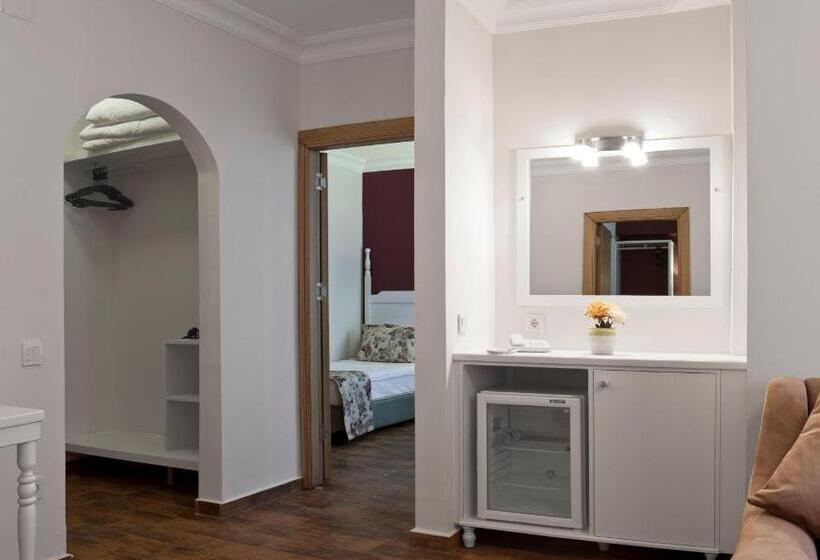 جناح عائلي, Olbios Marina Resort