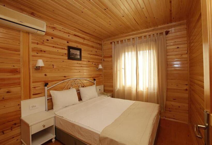 بنجلو قياسى, Olbios Marina Resort