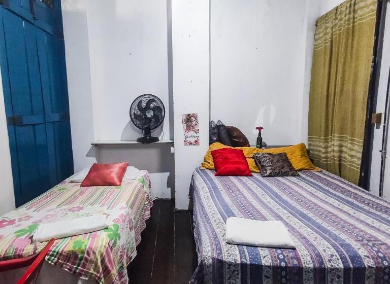 Familiekamer met Gedeelde Badkamer, Hostel Torre Bahia