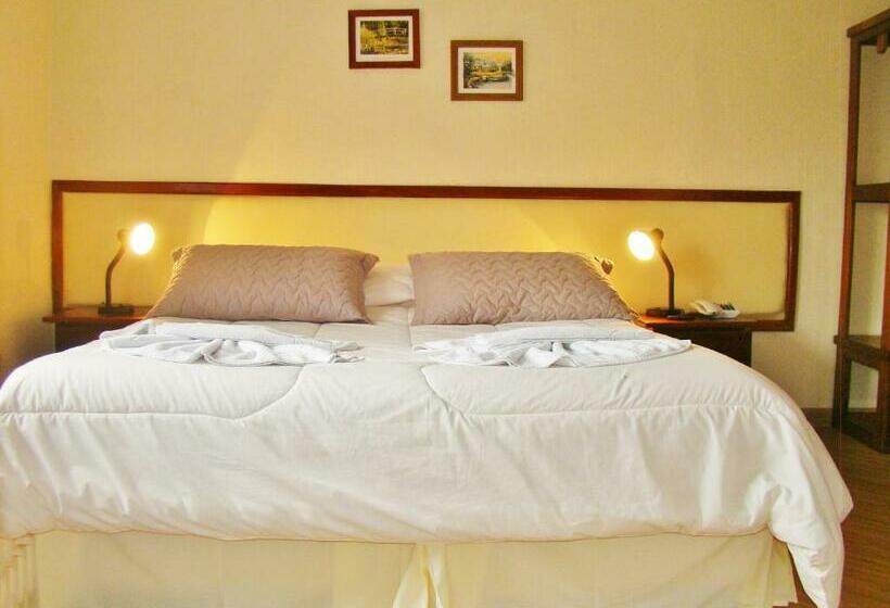 Háromágyas Standard Szoba, Alpenhaus Pousada